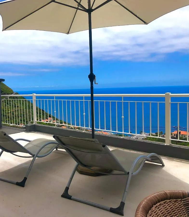 Casa Neves Three Bedrooms And Fantastic Sea View Arco da Calheta  Vakantiehuis Arco da Calheta (Madeira)