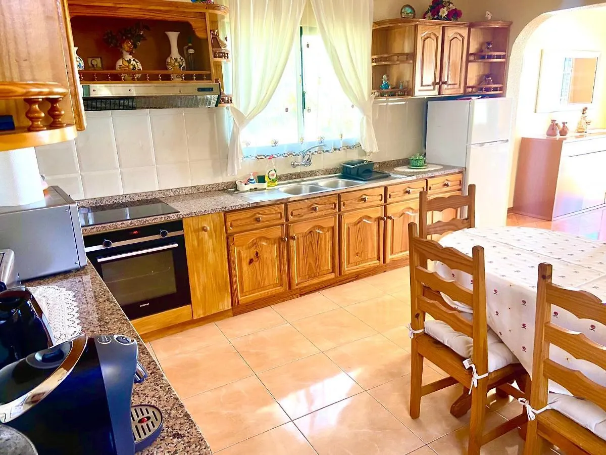 Casa Neves Three Bedrooms And Fantastic Sea View Arco da Calheta  Vakantiehuis Arco da Calheta (Madeira)
